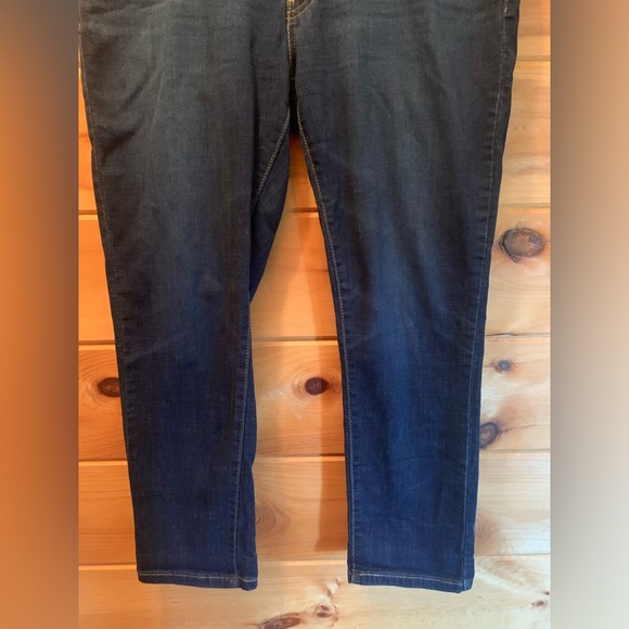 Like new Levi’s boyfriend size 32/27 women’s blue jeans. - Picture 3 of 14
